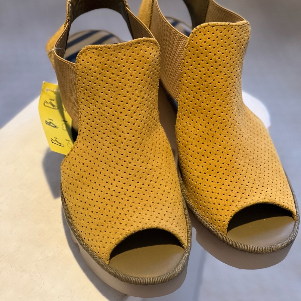 Yellow Peep-Toe Fly of London Sandals